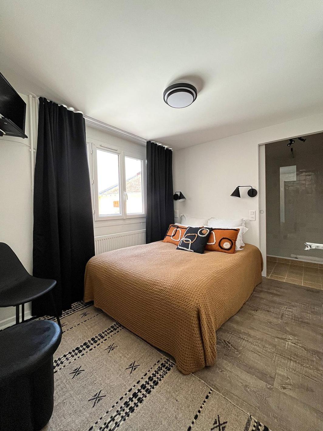 קלוני Hotel Du Commerce מראה חיצוני תמונה
