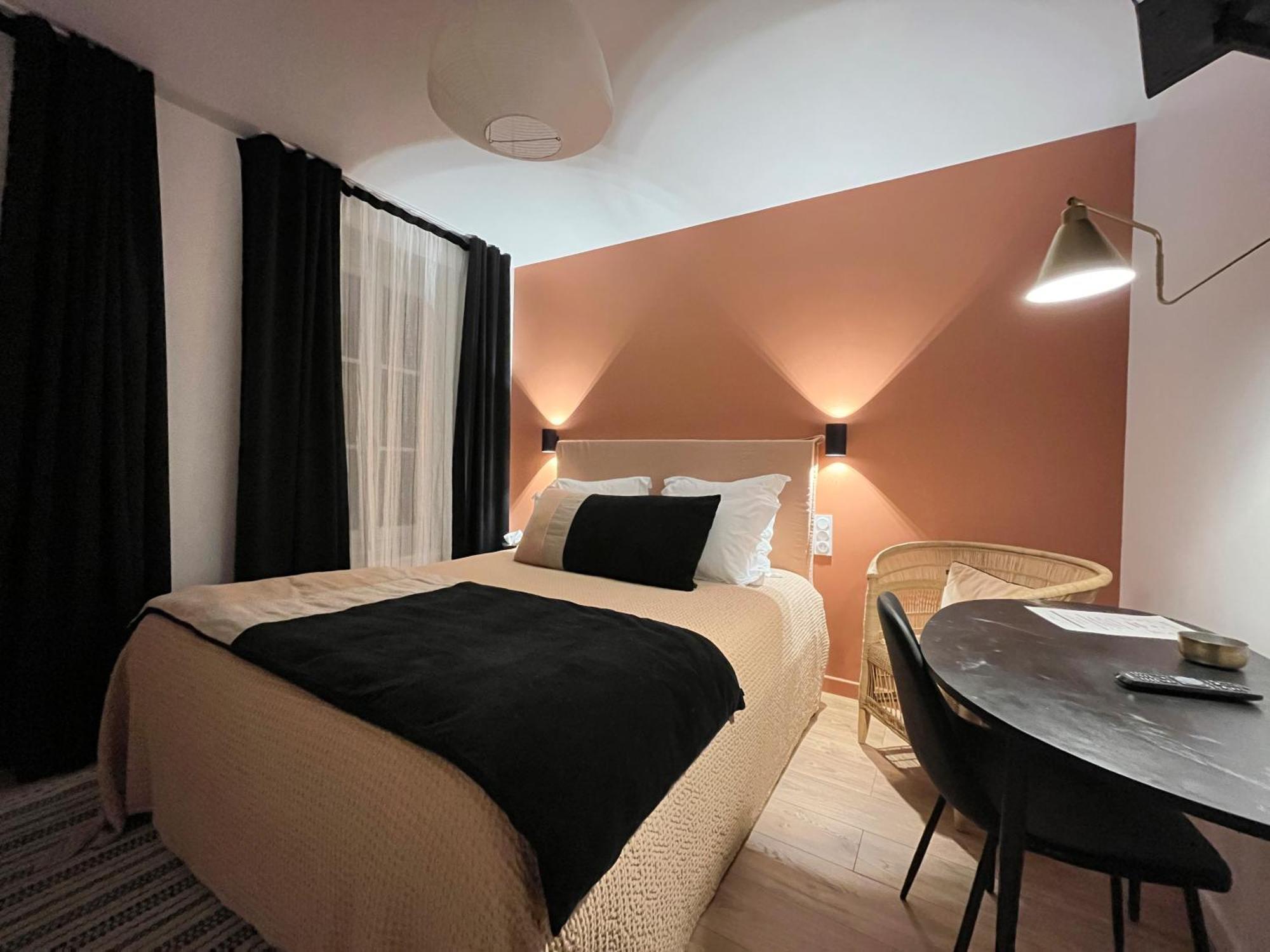 קלוני Hotel Du Commerce מראה חיצוני תמונה